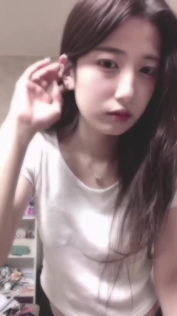 간만에 보는 얼굴되고 몸되고 존예녀 썸네일