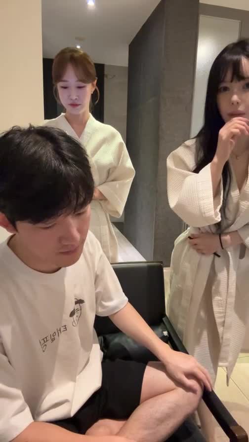 신태일_25.07.08 인스타라방_여자2명 목조르고 능욕하기 썸네일