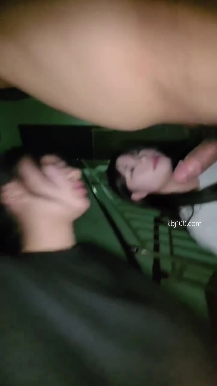 계단에서 남친랑 몰래 만나기로 했어 썸네일