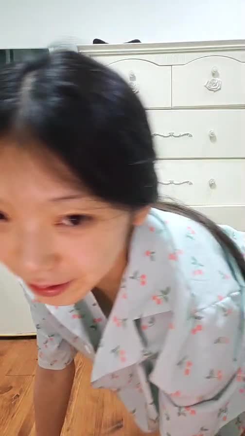 틱톡녀 인스타라방 잠옷입고 플랭크 중 꼭지노출 썸네일