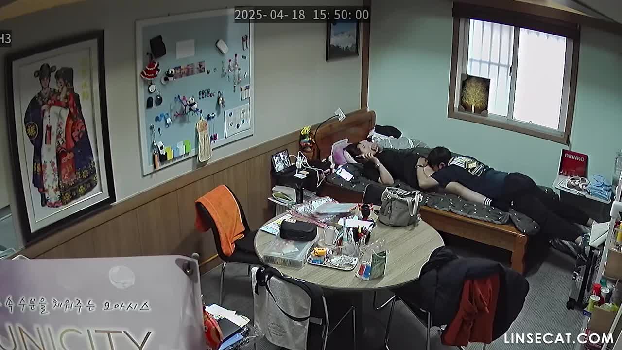 [신작] 대한민국 울산의 한 여성 가게 주인이 두 차례 자위행위를 했다. 그녀의 남자친구는 성관계 전 40분 동안 그녀의 성기를 핥아주며 여러 차례 오르가즘을 느끼게 했다. 그는 그녀의 질 내에 사정했다. [해킹된 한국 IP 카메라 영상] [단독 영상] 썸네일