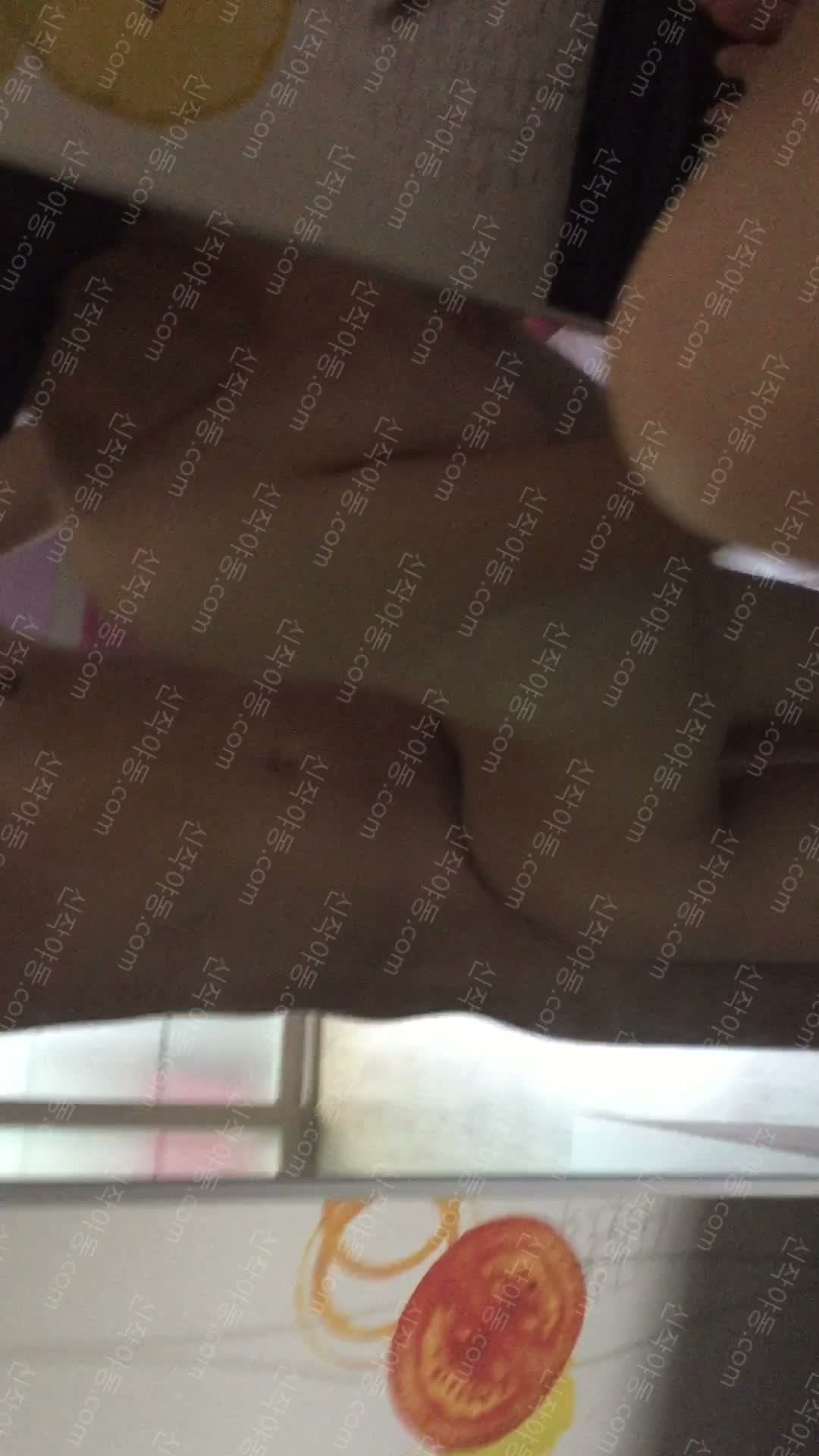 어린 여자애 남친이랑 섹스 썸네일
